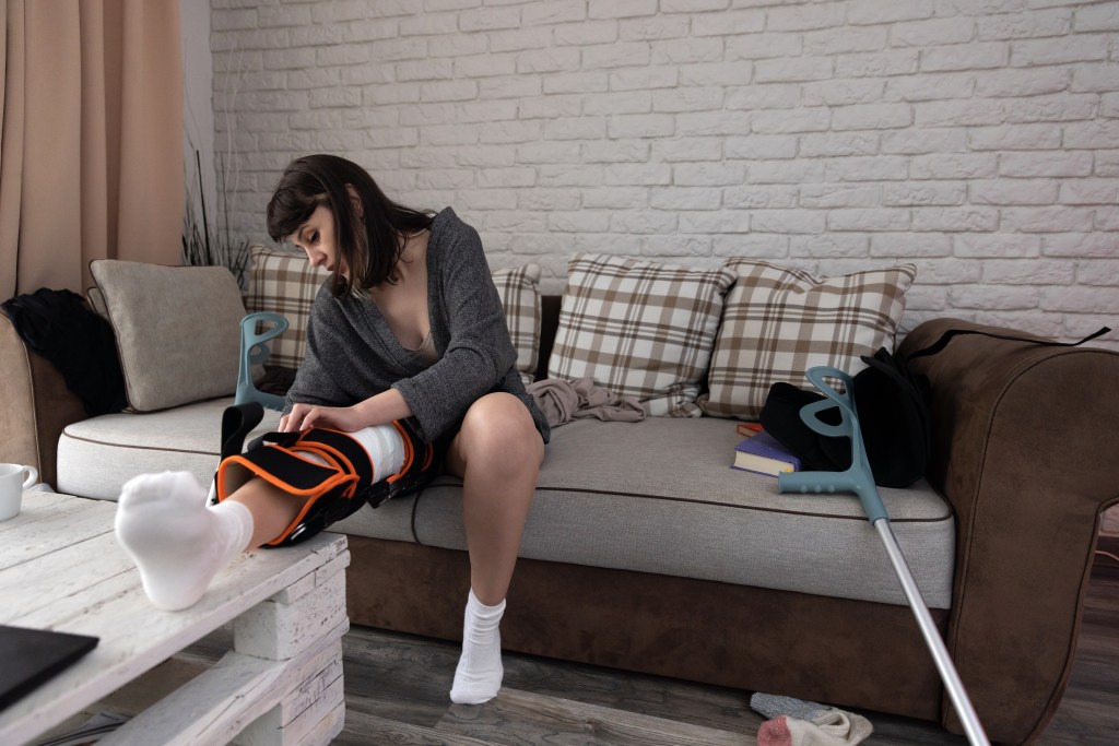 Essential Accessories and Aids for Post-Surgery Recovery